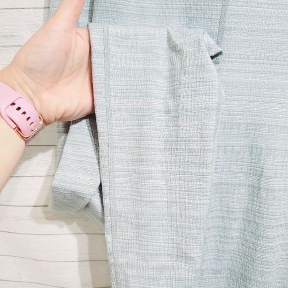 ATHLETA GRAY TEXTURED LEGGINGS, SZ MEDIUM - Picture 4 of 8